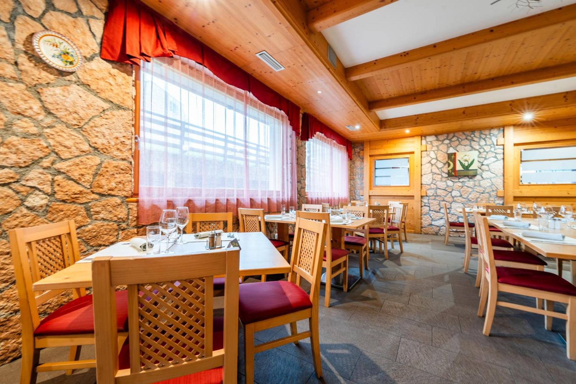Alpine Mugon Hotel Vason Esterno foto
