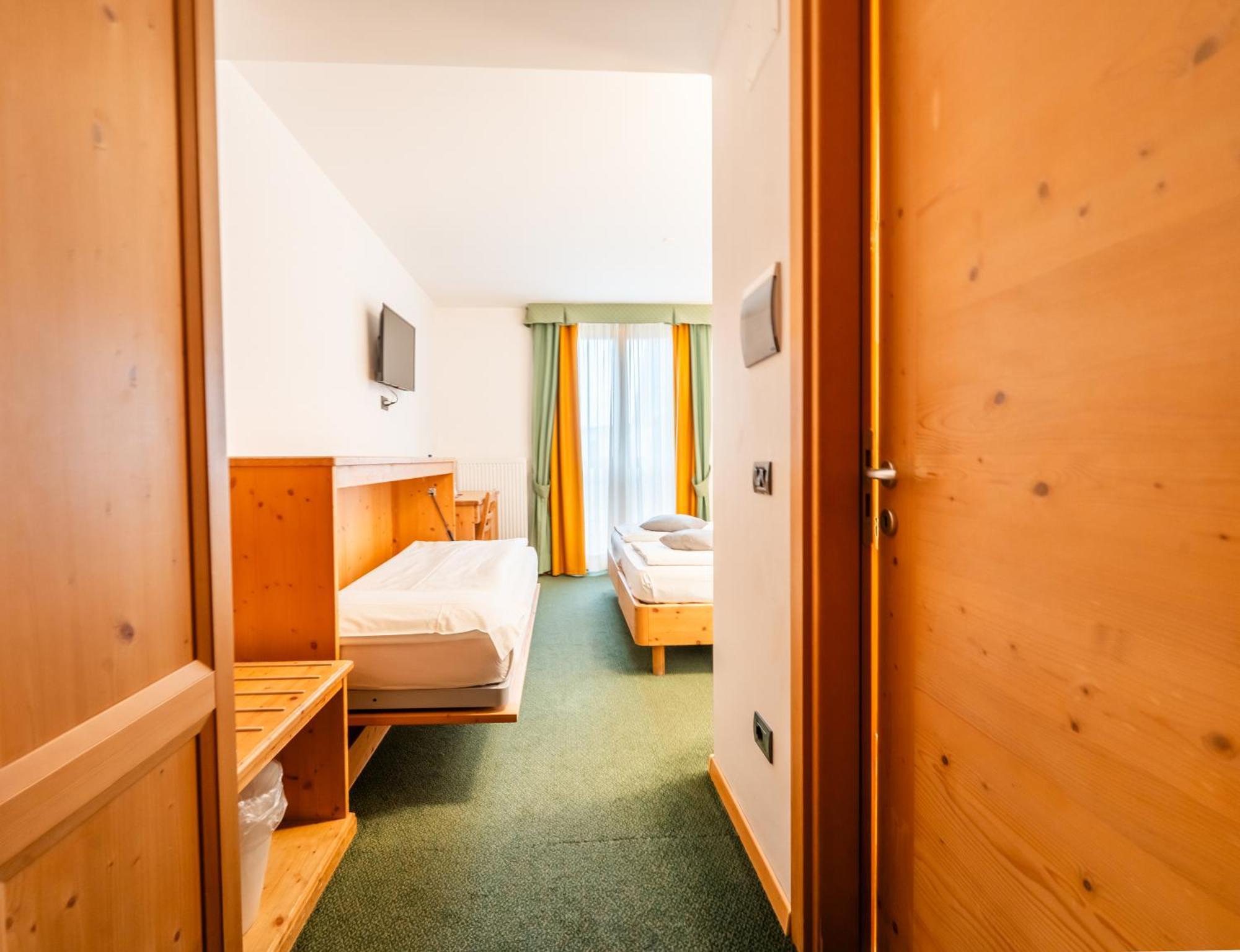 Alpine Mugon Hotel Vason Esterno foto